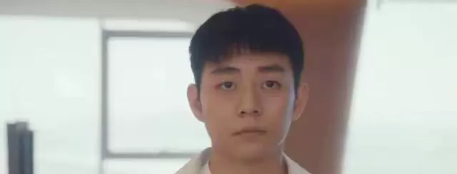 《低智商犯罪》张一昂擒获梅东揭周荣洗钱链：细节速览